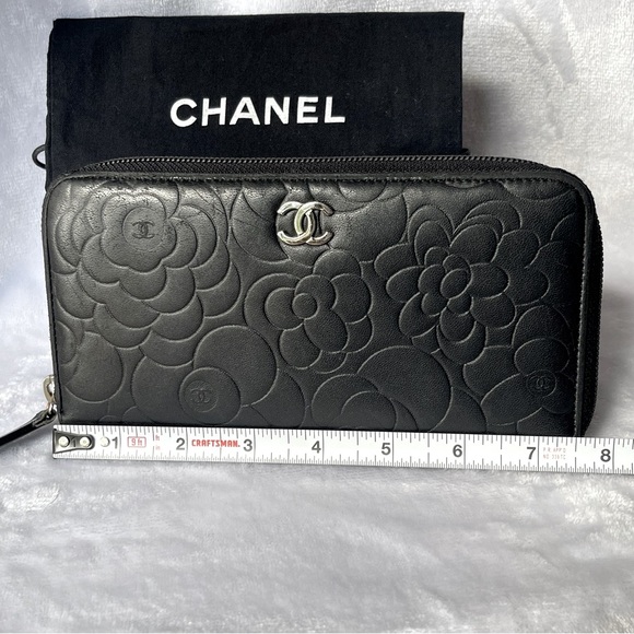 Authentic CHANEL Camillia wallet - Picture 6 of 17